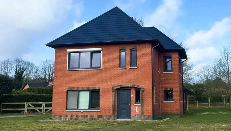 Bauernhaussanierung in Hechtel-Eksel, Belgien, mit DECRA Elegance