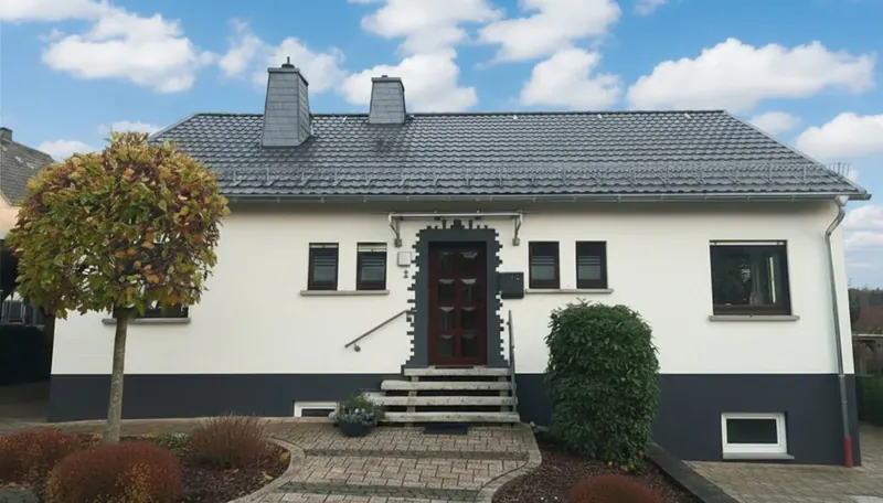 Dachsanierung eines Wohngebäudes in Deutschland mit DECRA Bond