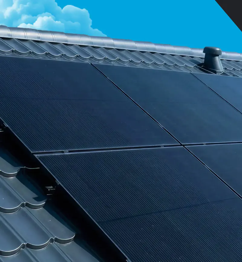 Solarbereites DECRA-Dach mit bohrfreier Befestigung